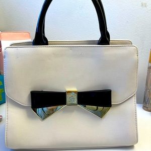 Ann Klein hand bag 🌺